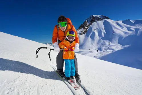 foto van kind dat leert skiën